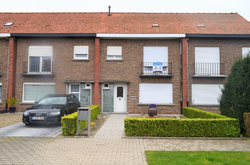 Karaktervolle woning in woonwijk te Emelgem.