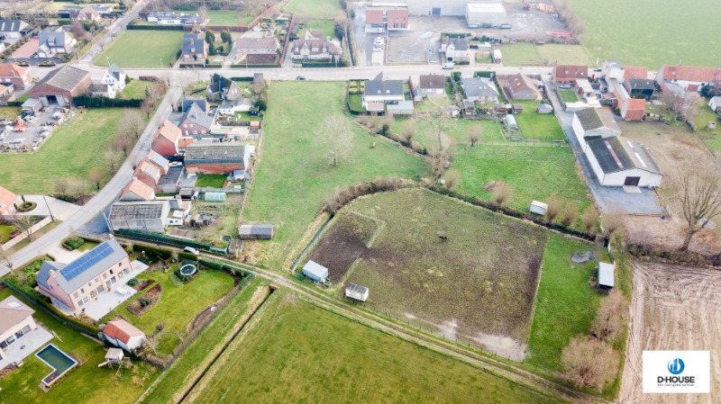 Landbouwgrond met een oppervlakte van 6685 m² te Ooigem.