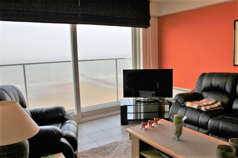 Verzorgd appartement met panoramisch uitzicht op de zee te Westende.