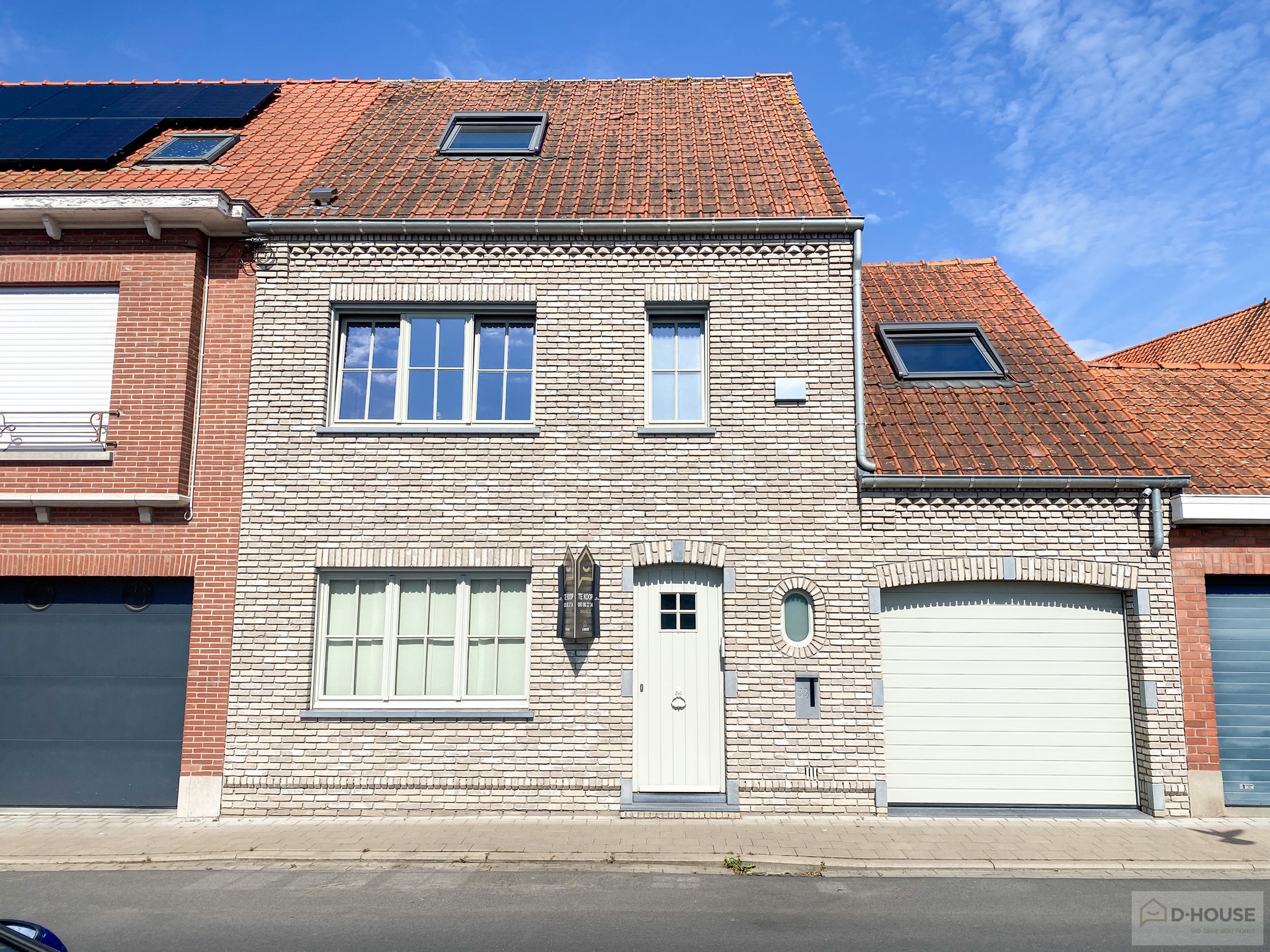 Recent gerenoveerde karaktervolle woning in het centrum van Emelgem.